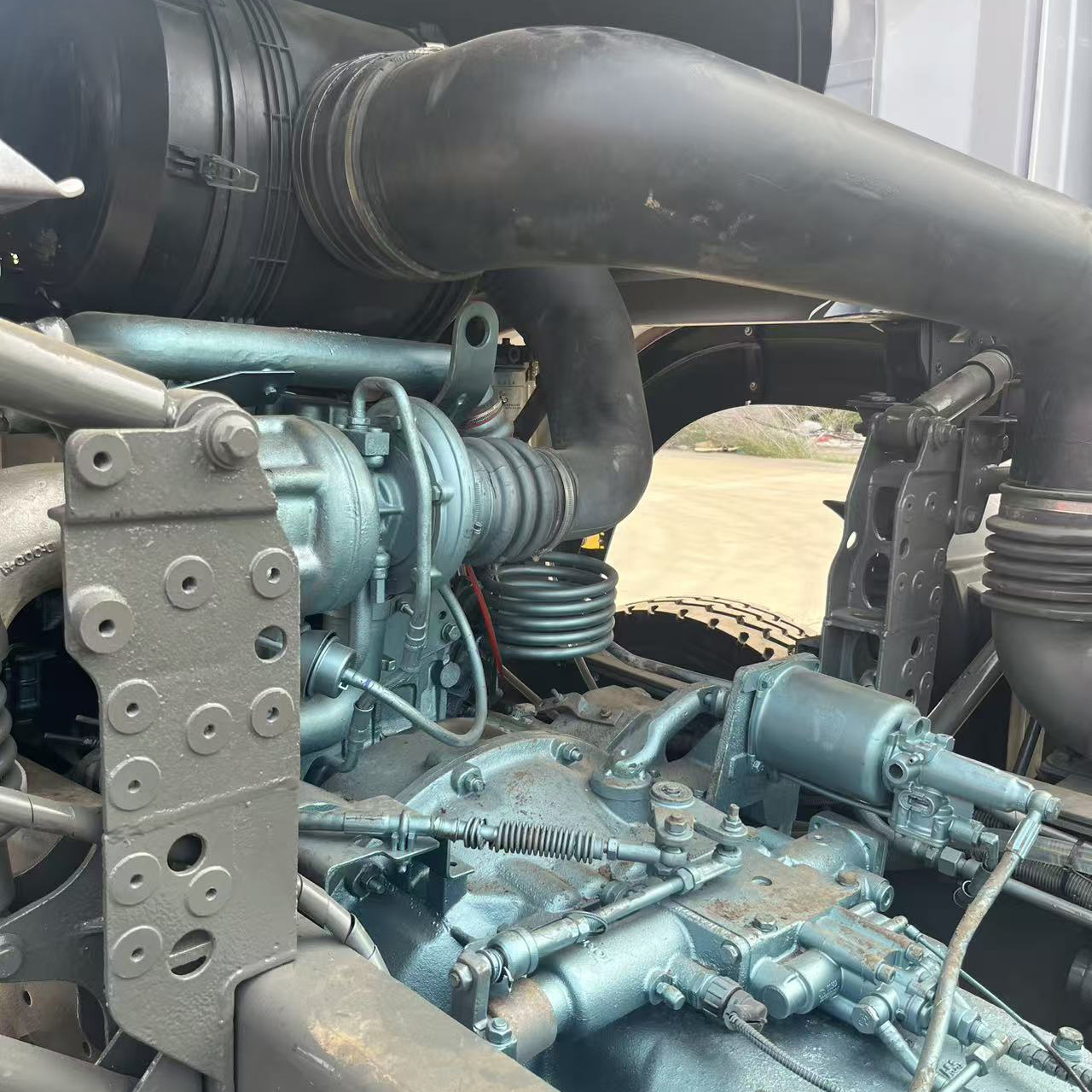 Chasis de camión volquete SINOTRUK HOWO 6×4 usado, 375 CV – WD615.47, diésel Euro II