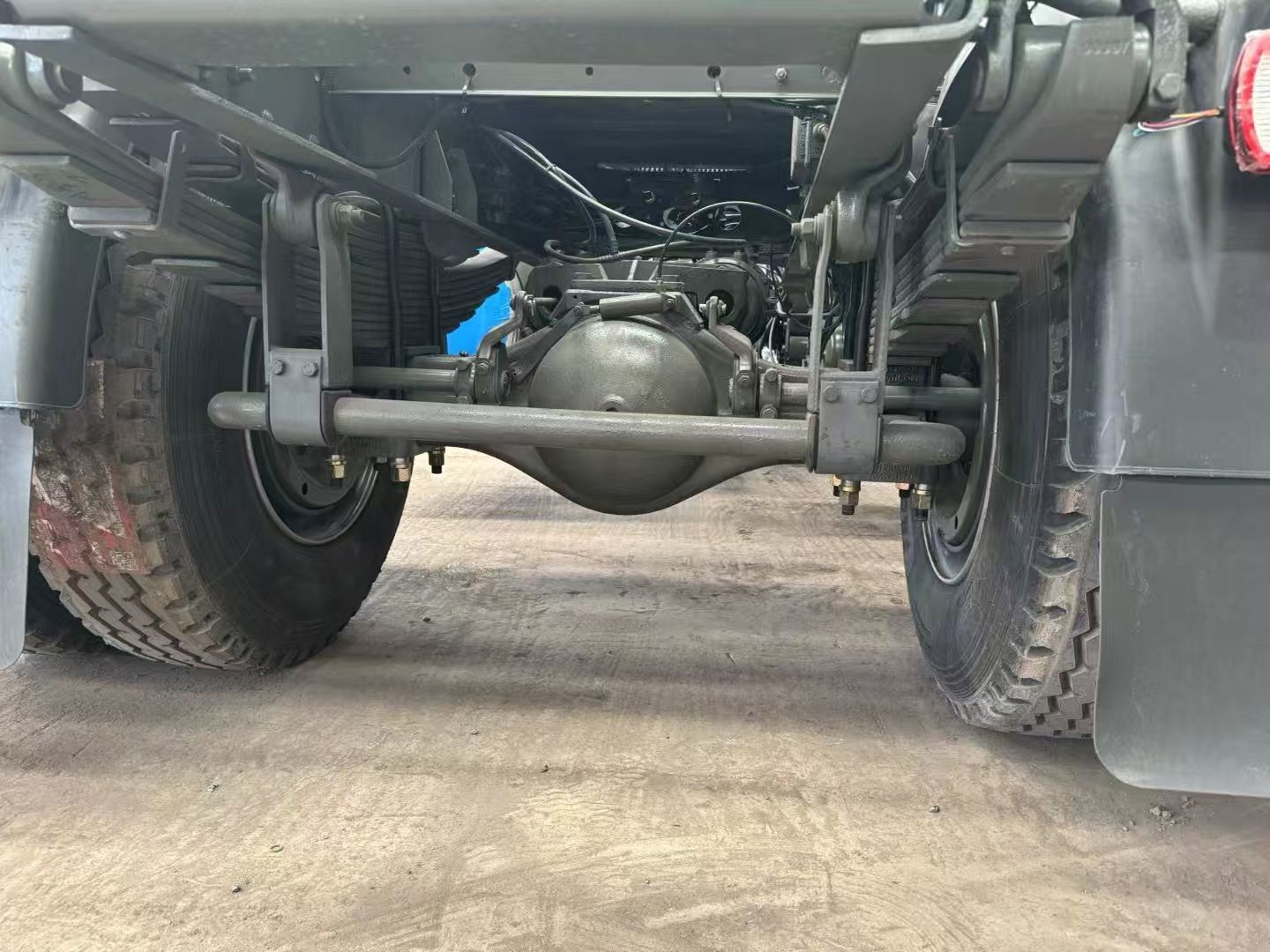 Cabeza tractora HOWO 371HP 4×2 de segunda mano – Tractor pesado Euro III