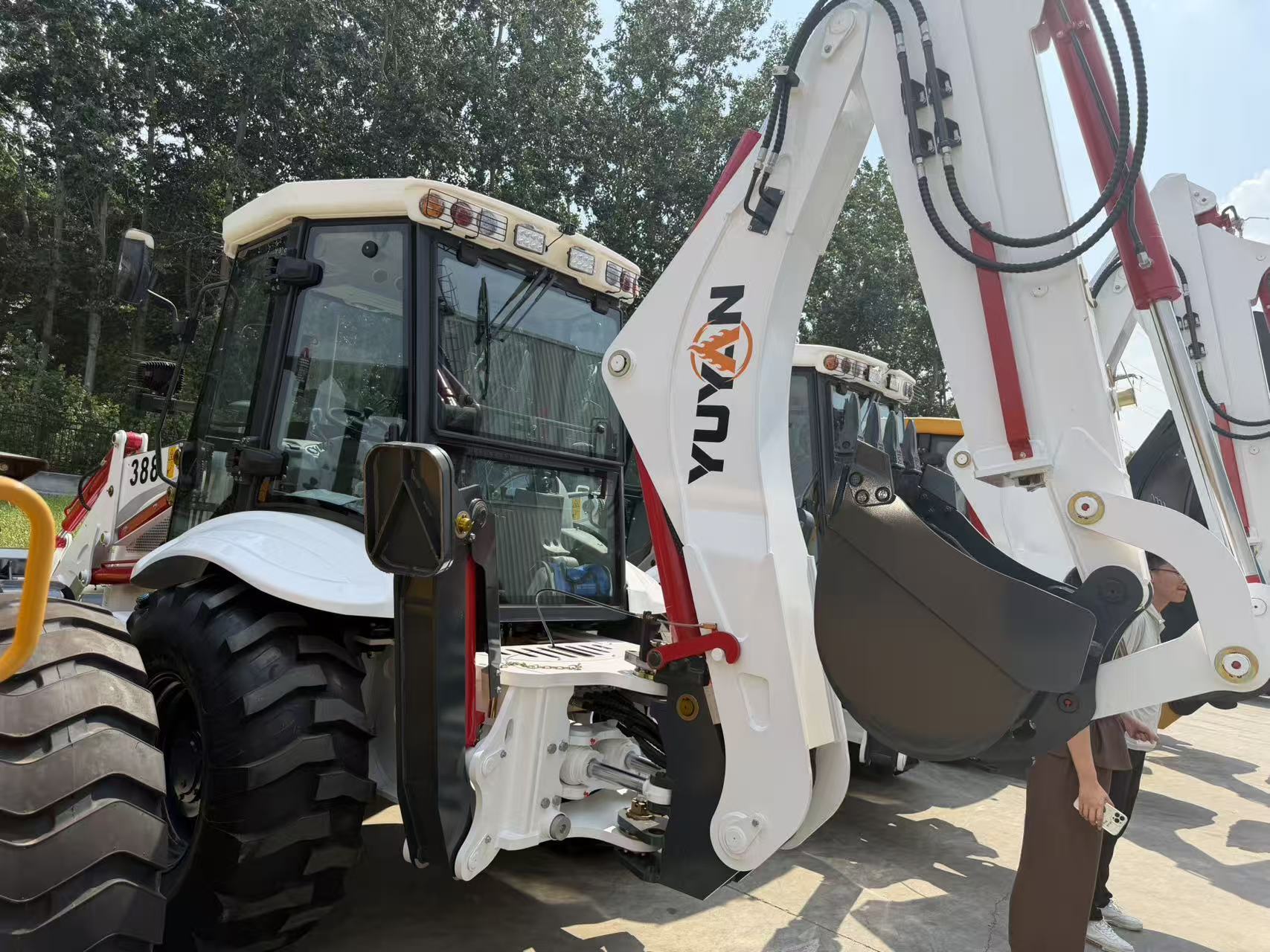 Excavadora retroexcavadora YUYAN 388 – Personalizable OEM/ODM | Estructura de acero de manganeso de alta resistencia | Calidad de referencia CAT y JCB