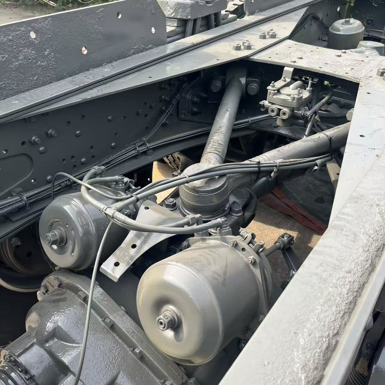 Chasis de camión volquete SINOTRUK HOWO 6×4 usado, 375 CV – WD615.47, diésel Euro II