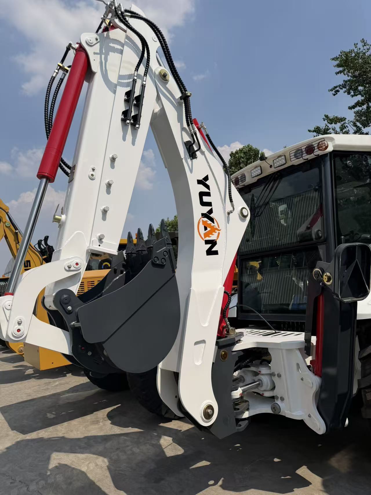 Excavadora retroexcavadora YUYAN 388 – Personalizable OEM/ODM | Estructura de acero de manganeso de alta resistencia | Calidad de referencia CAT y JCB