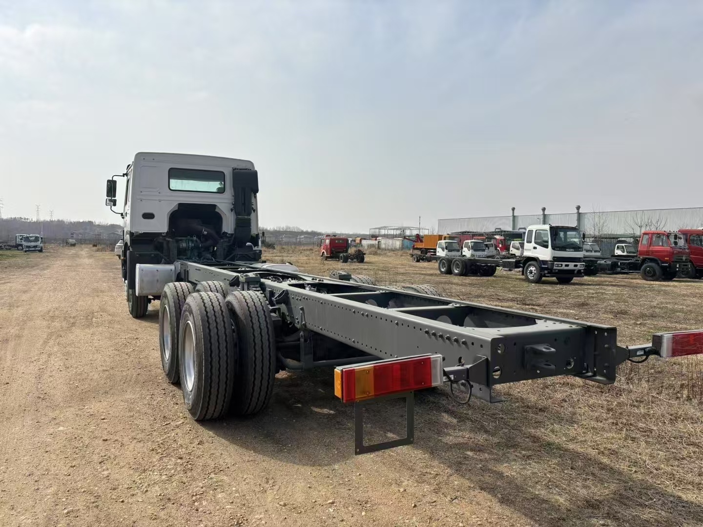 Chasis de camión HOWO 6×4 usado, 375 CV – Motor diésel WD615.47 | Eje doble HC16 | Euro II