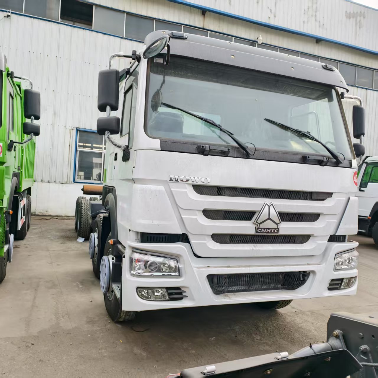 Chasis de camión volquete de servicio pesado 8×4 con motor Weichai de 380 CV – Euro III, para construcción y minería
