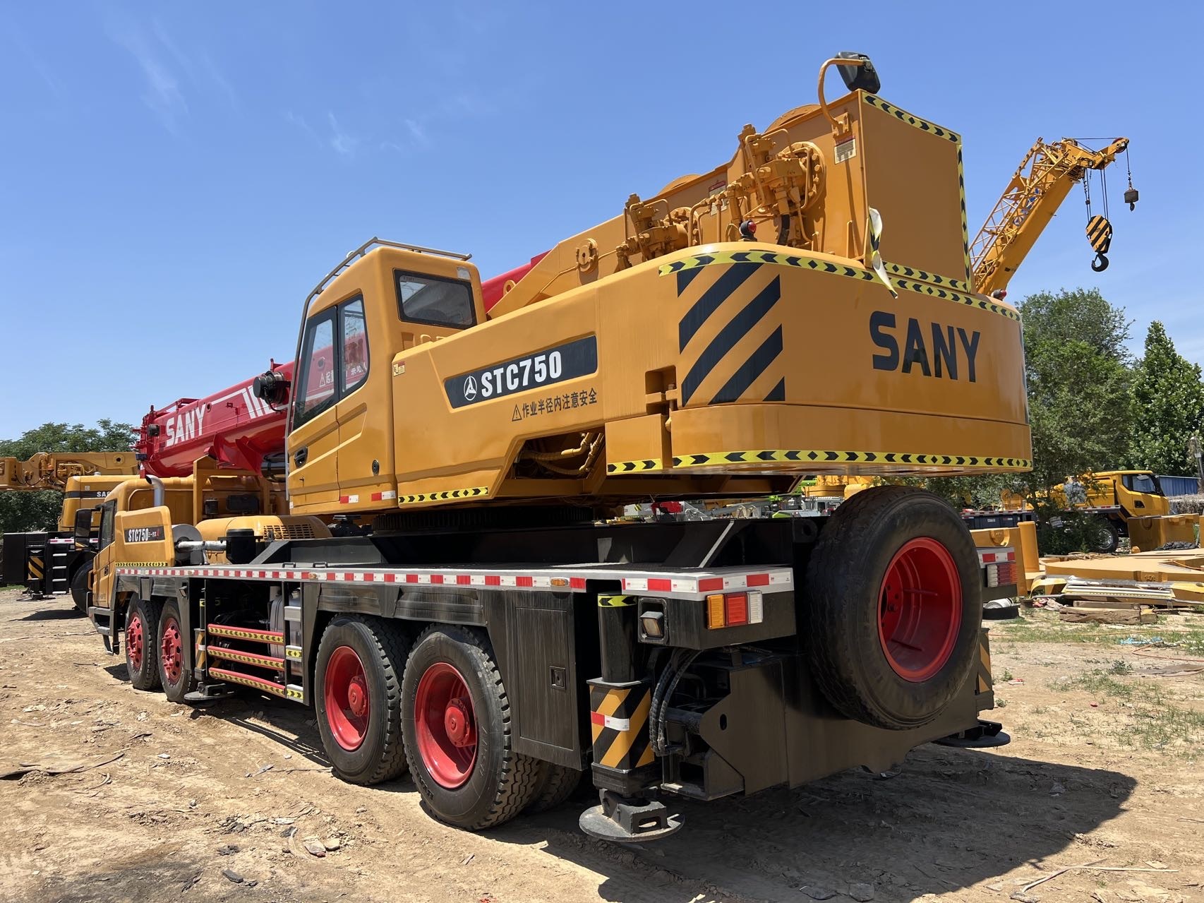 Grúa sobre camión SANY STC750 de 75 toneladas usada en venta | Equipos de elevación pesada