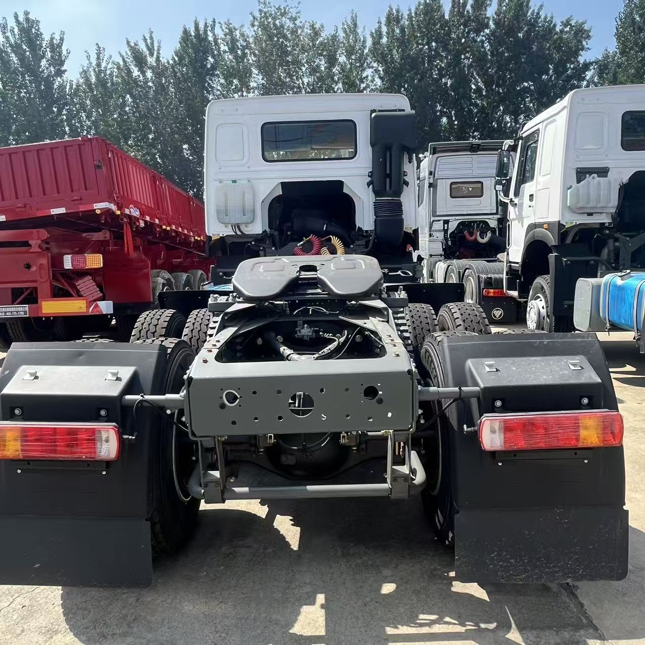 Camión tractor SINOTRUK HOWO 6×4 de 380 CV – Motor principal diésel Euro III usado