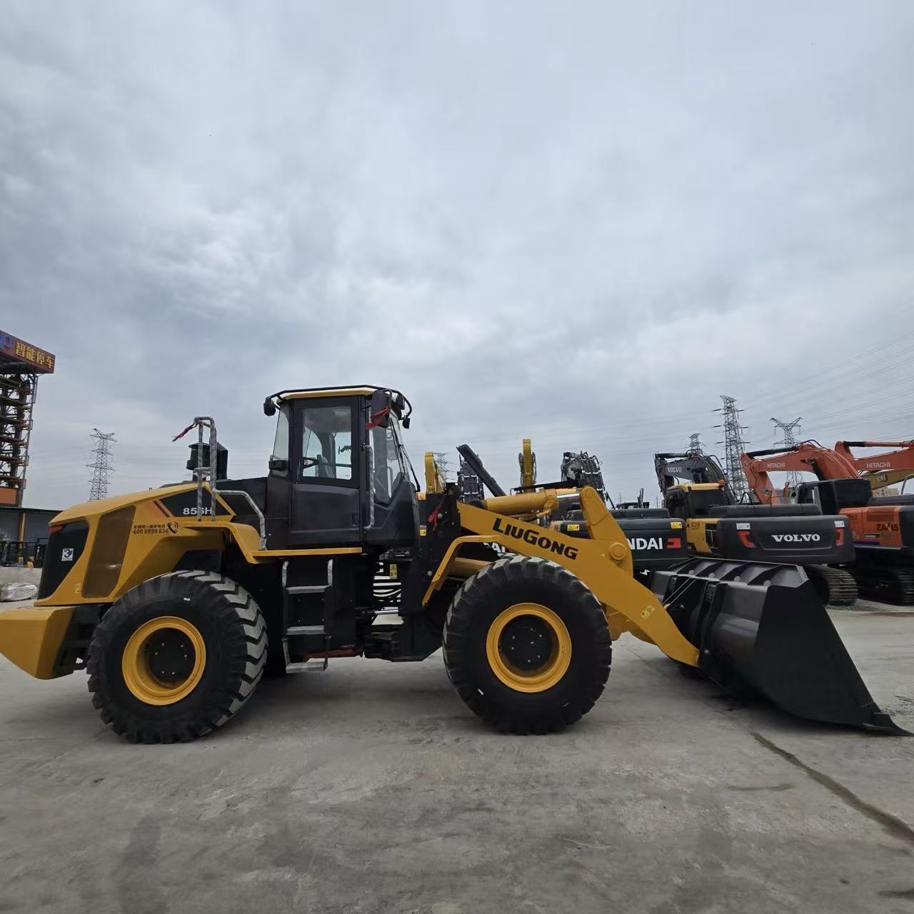 Cargadora de ruedas Liugong 856H usada en venta | Cargadora de 5 toneladas | Potente motor Cummins/Weichai | En excelente estado