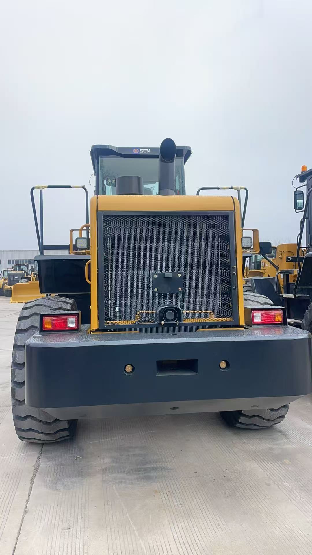 Cargador de ruedas SEM655D de 5 toneladas | Peso operativo de 16.800 kg | Motor Weichai de 162 kW | YUYAN MACHINERY