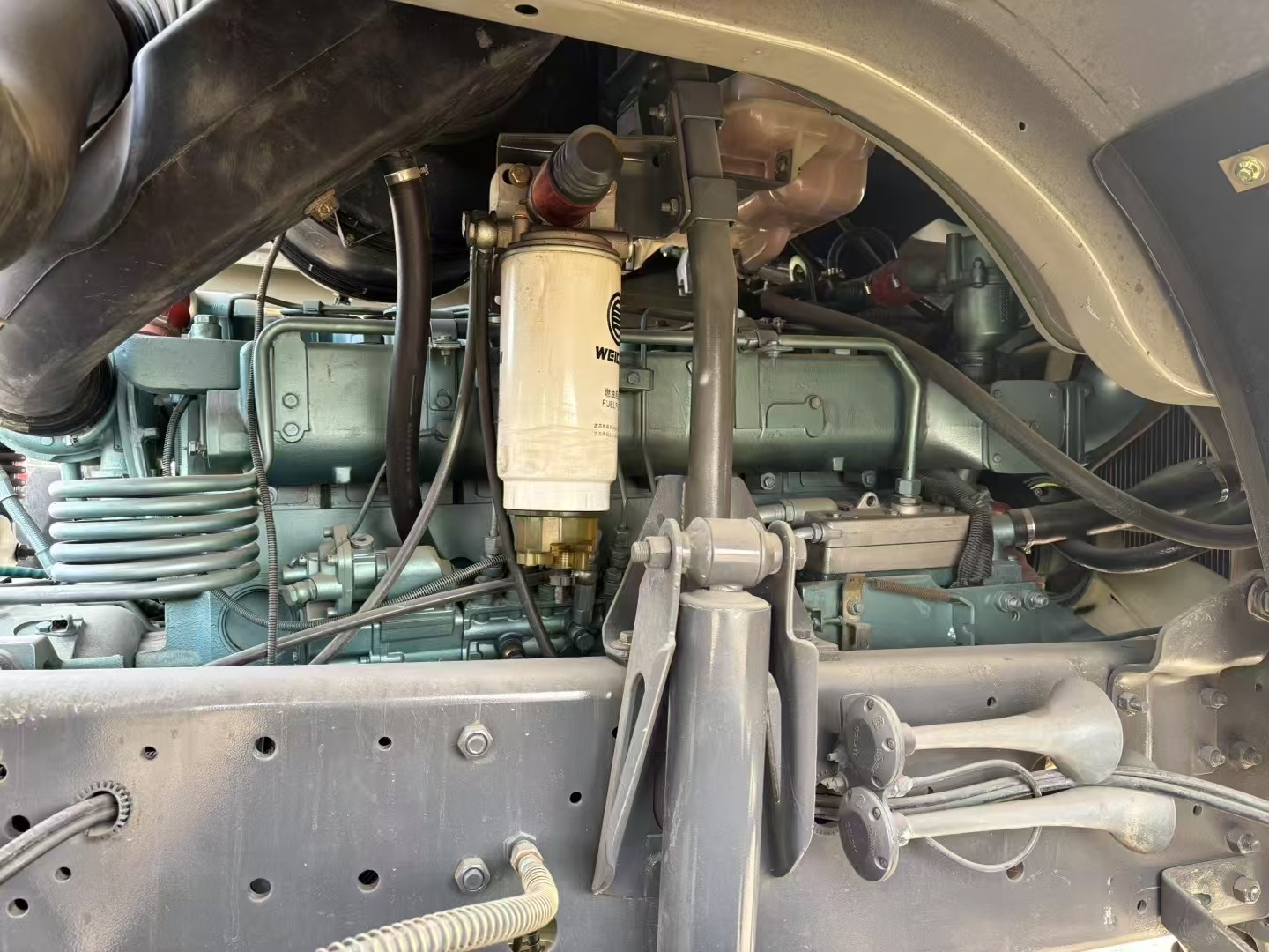Chasis de camión HOWO 6×4 usado, 375 CV – Motor diésel WD615.47 | Eje doble HC16 | Euro II