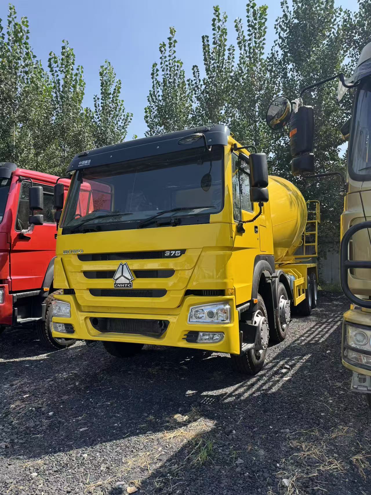 Camión mezclador de concreto pesado HOWO 8×4 de 375 CV – Euro III, usado, para construcción
