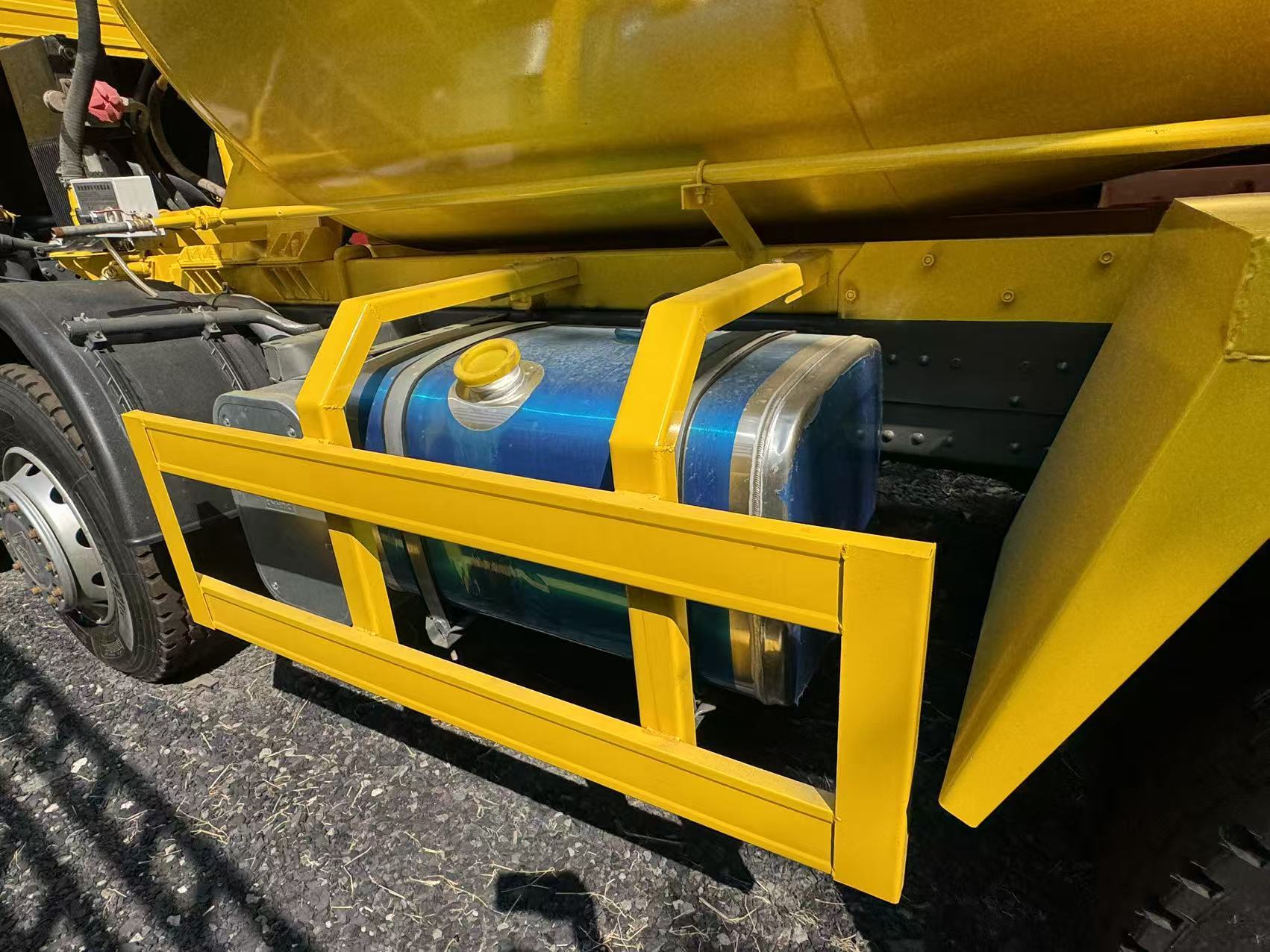Camión mezclador de concreto pesado HOWO 8×4 de 375 CV – Euro III, usado, para construcción