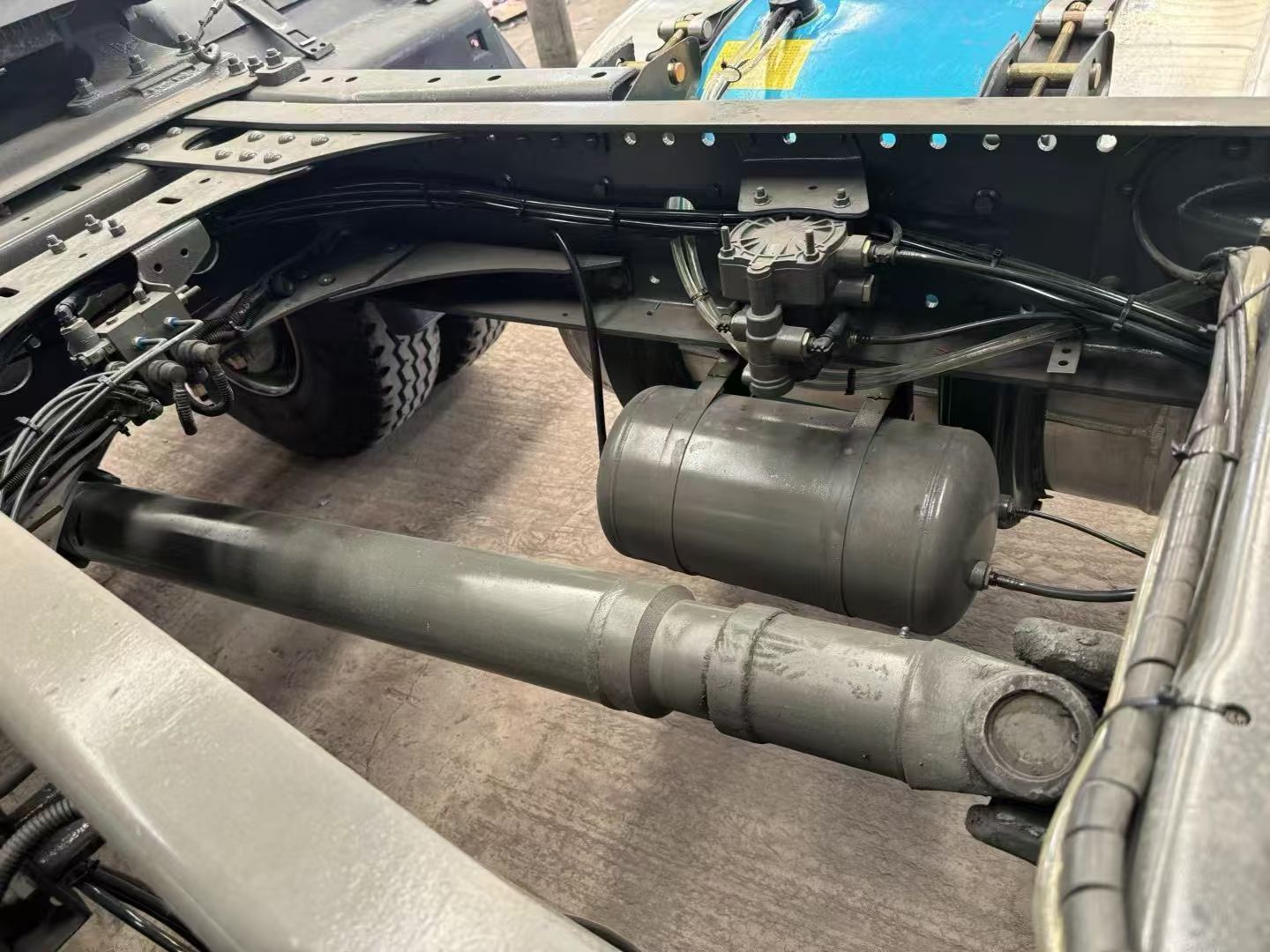 Cabeza tractora HOWO 371HP 4×2 de segunda mano – Tractor pesado Euro III