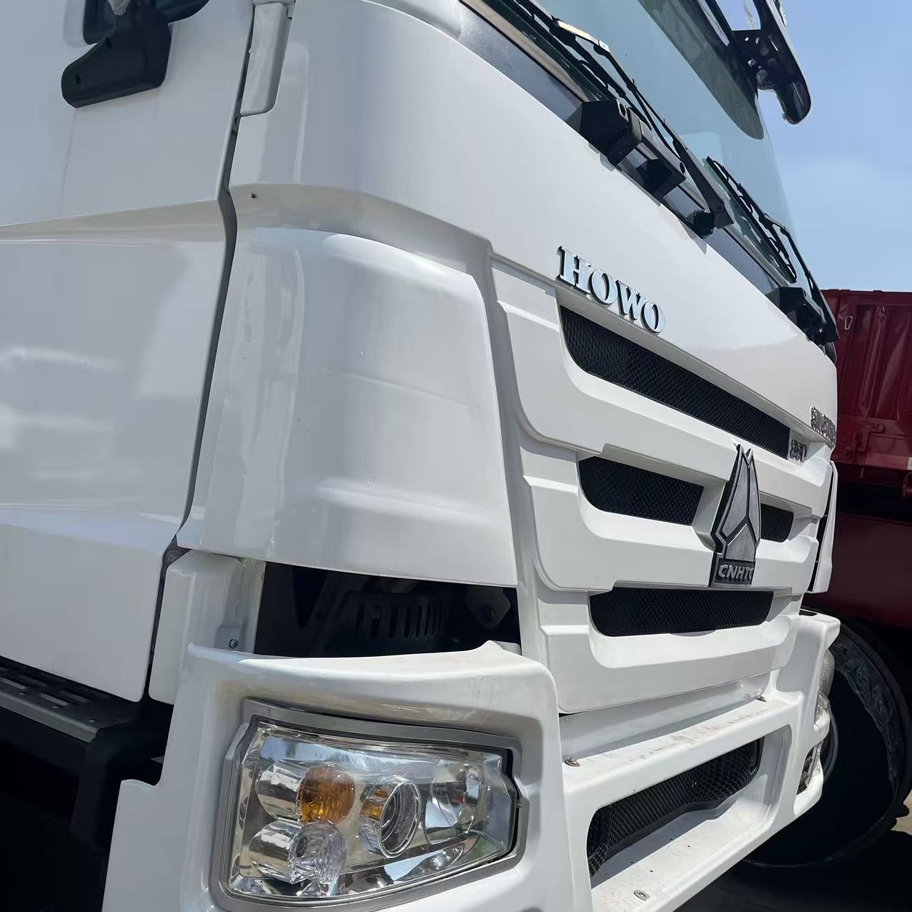 Camión tractor SINOTRUK HOWO 6×4 de 380 CV – Motor principal diésel Euro III usado
