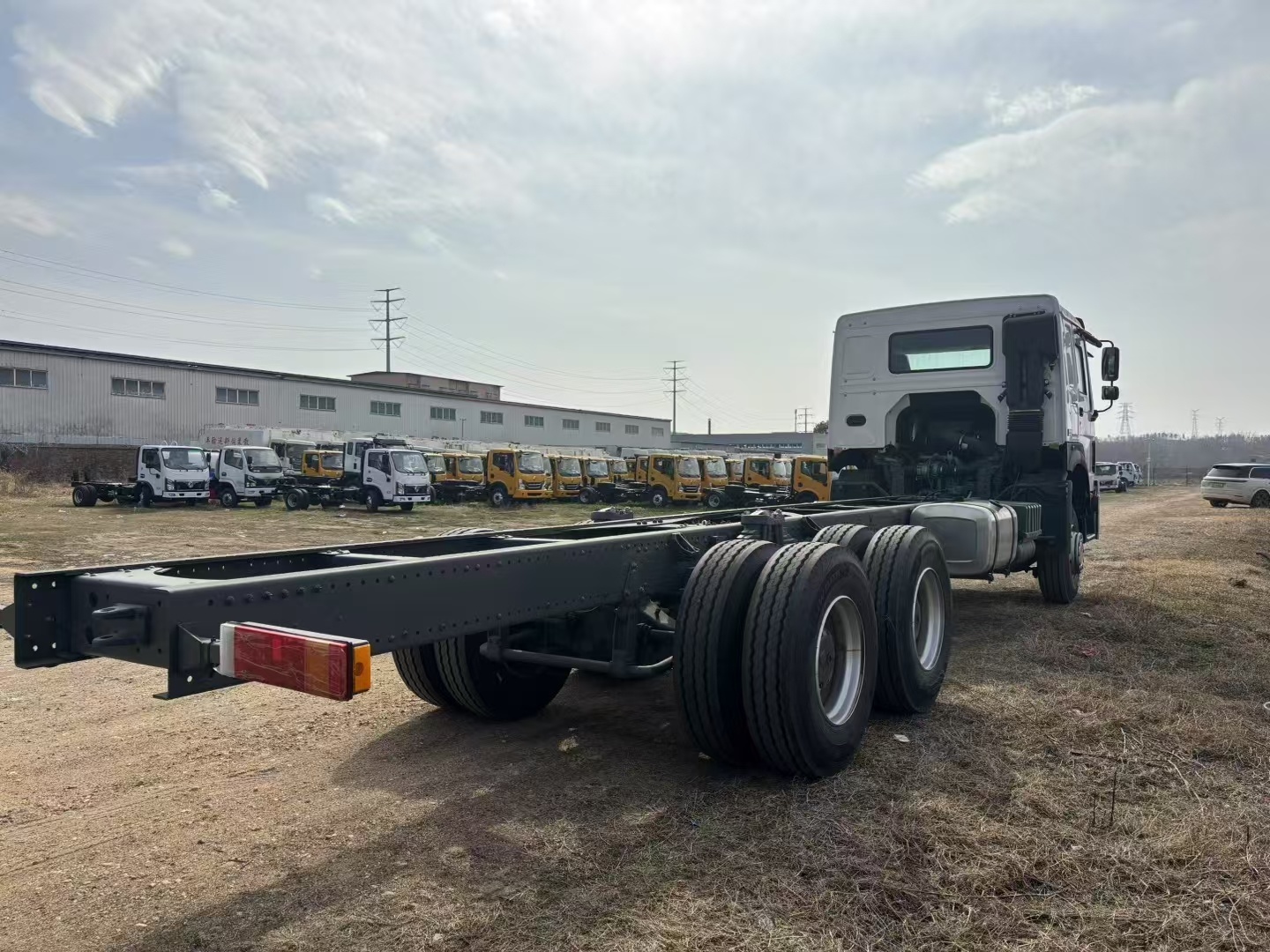 Chasis de camión HOWO 6×4 usado, 375 CV – Motor diésel WD615.47 | Eje doble HC16 | Euro II