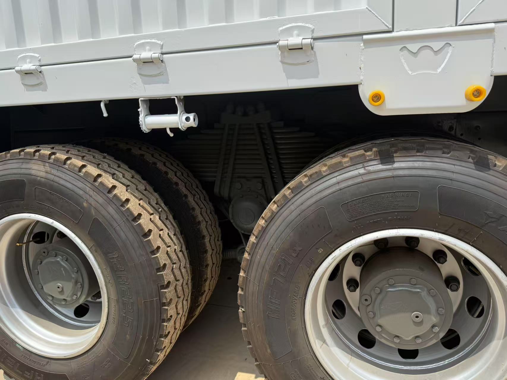 Grúa montada en camión SINOTRUK HOWO 6×4 de 14 toneladas – Motor Weichai de 380 CV | Euro III