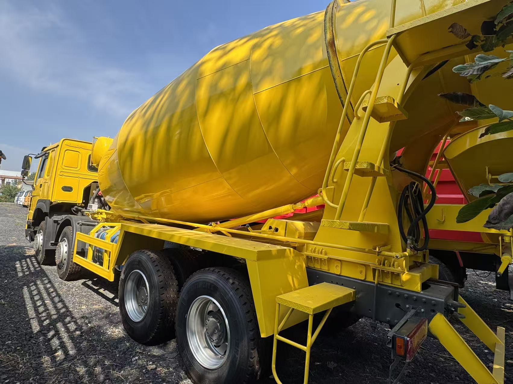 Camión mezclador de concreto pesado HOWO 8×4 de 375 CV – Euro III, usado, para construcción