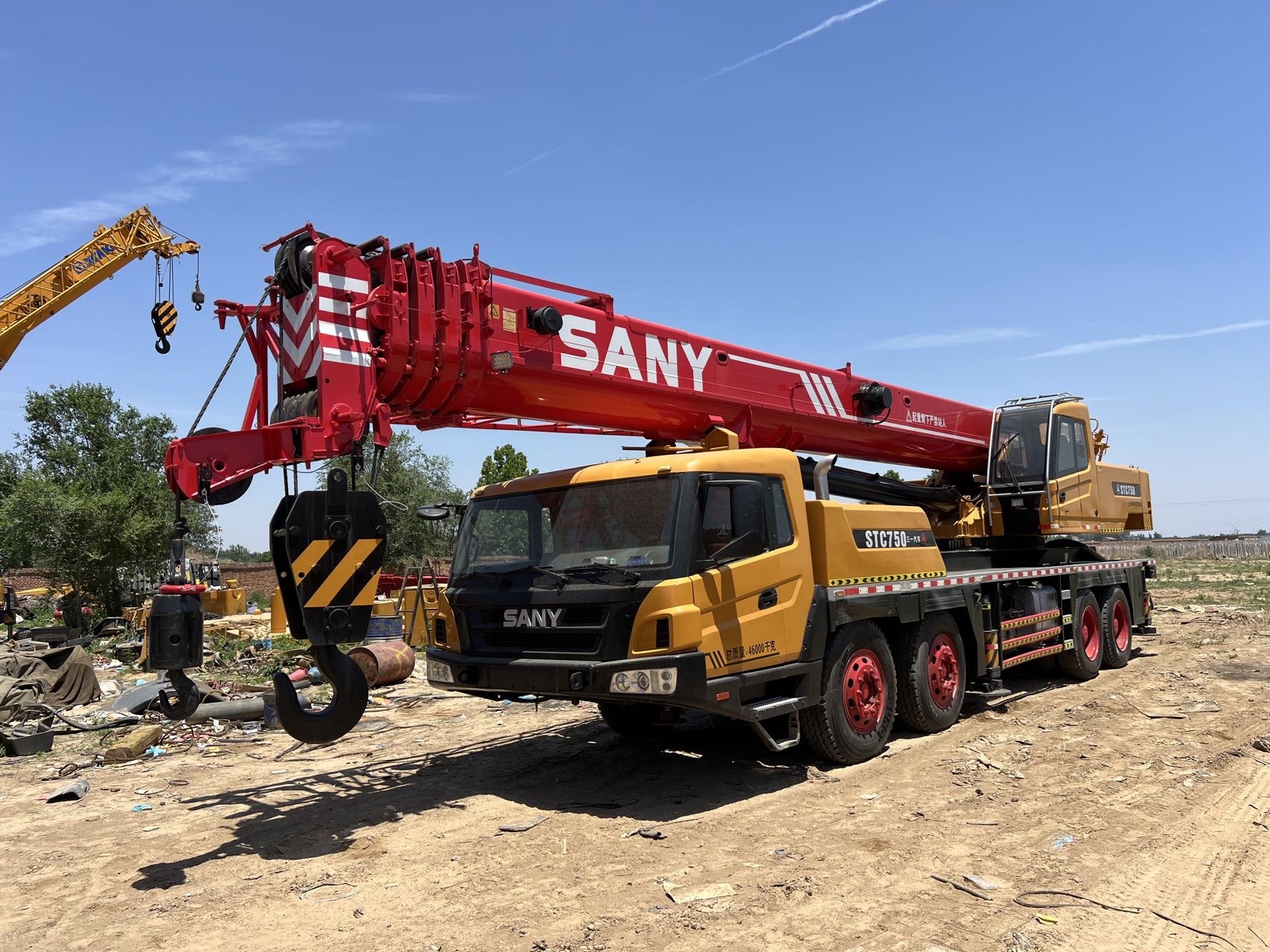 Grúa sobre camión SANY STC750 de 75 toneladas usada en venta | Equipos de elevación pesada