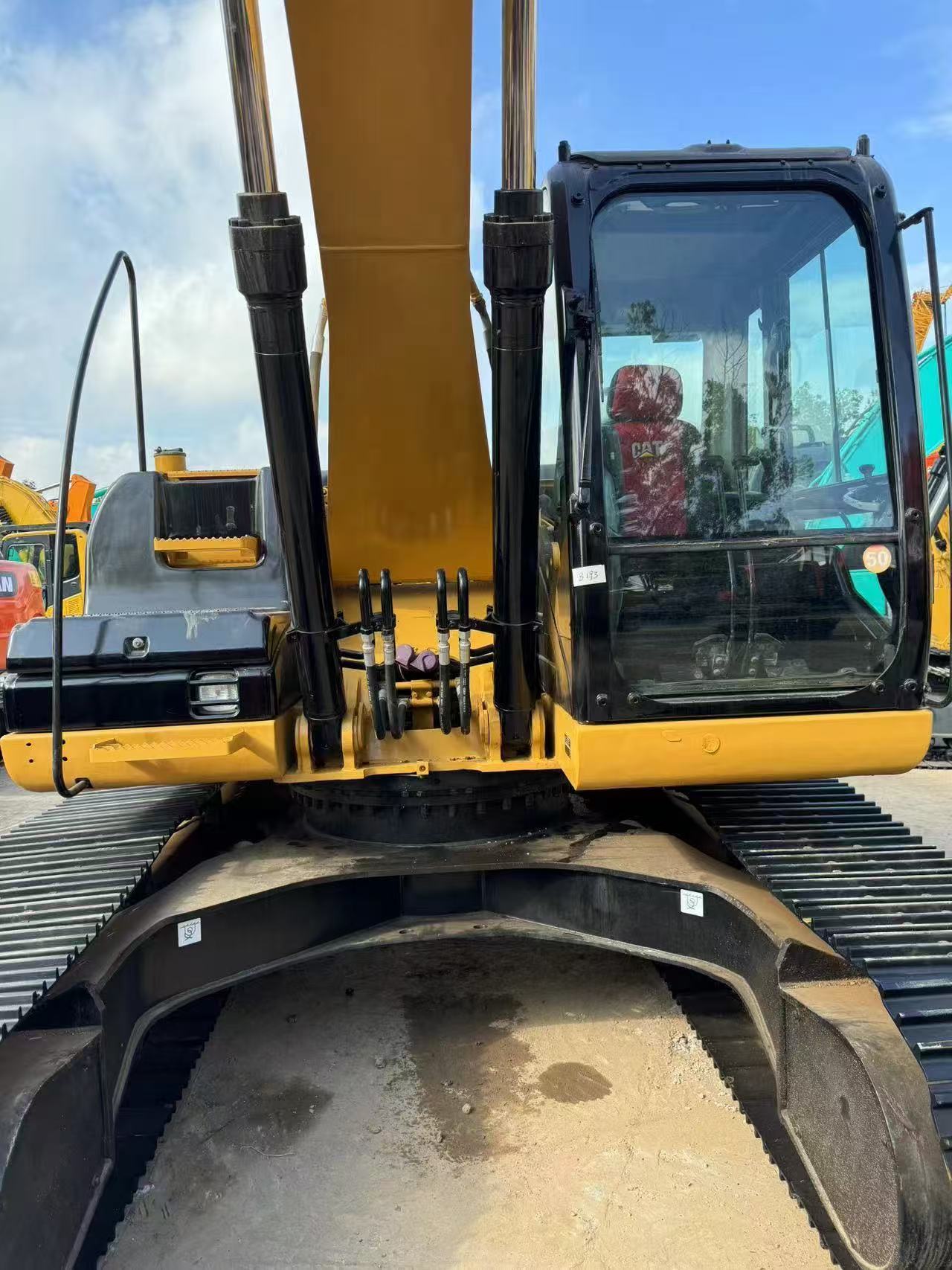 Excavadora CAT 320D2 de segunda mano en venta – Excavadora hidráulica Caterpillar de 20 toneladas | Motor potente | Rendimiento confiable