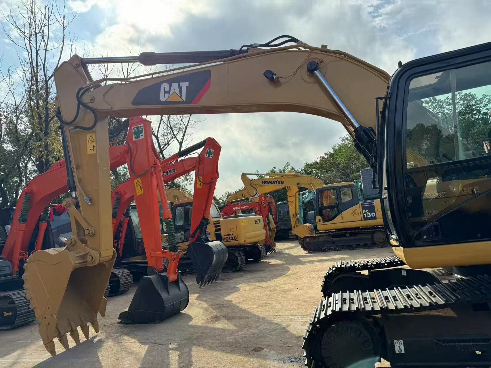 Excavadora CAT 320D2 de segunda mano en venta – Excavadora hidráulica Caterpillar de 20 toneladas | Motor potente | Rendimiento confiable