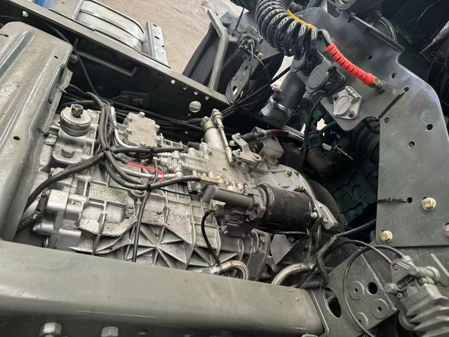 Cabeza tractora HOWO 371HP 4×2 de segunda mano – Tractor pesado Euro III