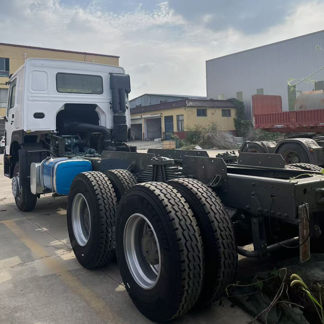 Chasis de camión volquete SINOTRUK HOWO 6×4 usado, 375 CV – WD615.47, diésel Euro II