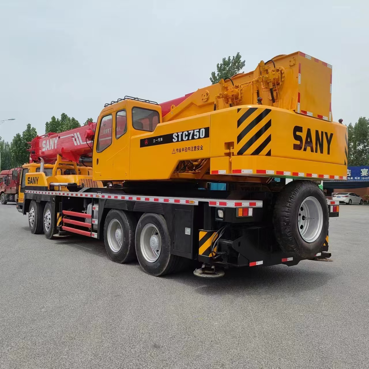 Grúa sobre camión SANY STC750 de 75 toneladas usada en venta | Equipos de elevación pesada